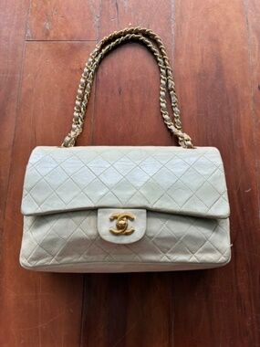 1990 CHANEL MEDIUM CLASSIC DOUBLE FLAP BAG WITH BONE TONE QUILTED LAMBSKIN